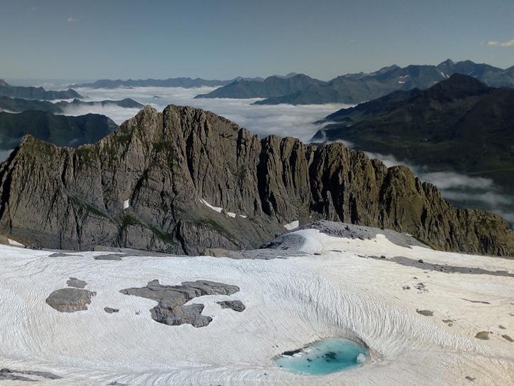 pic des Sarradets, vue plein Nord sur la mer de nuage en Pays Toy